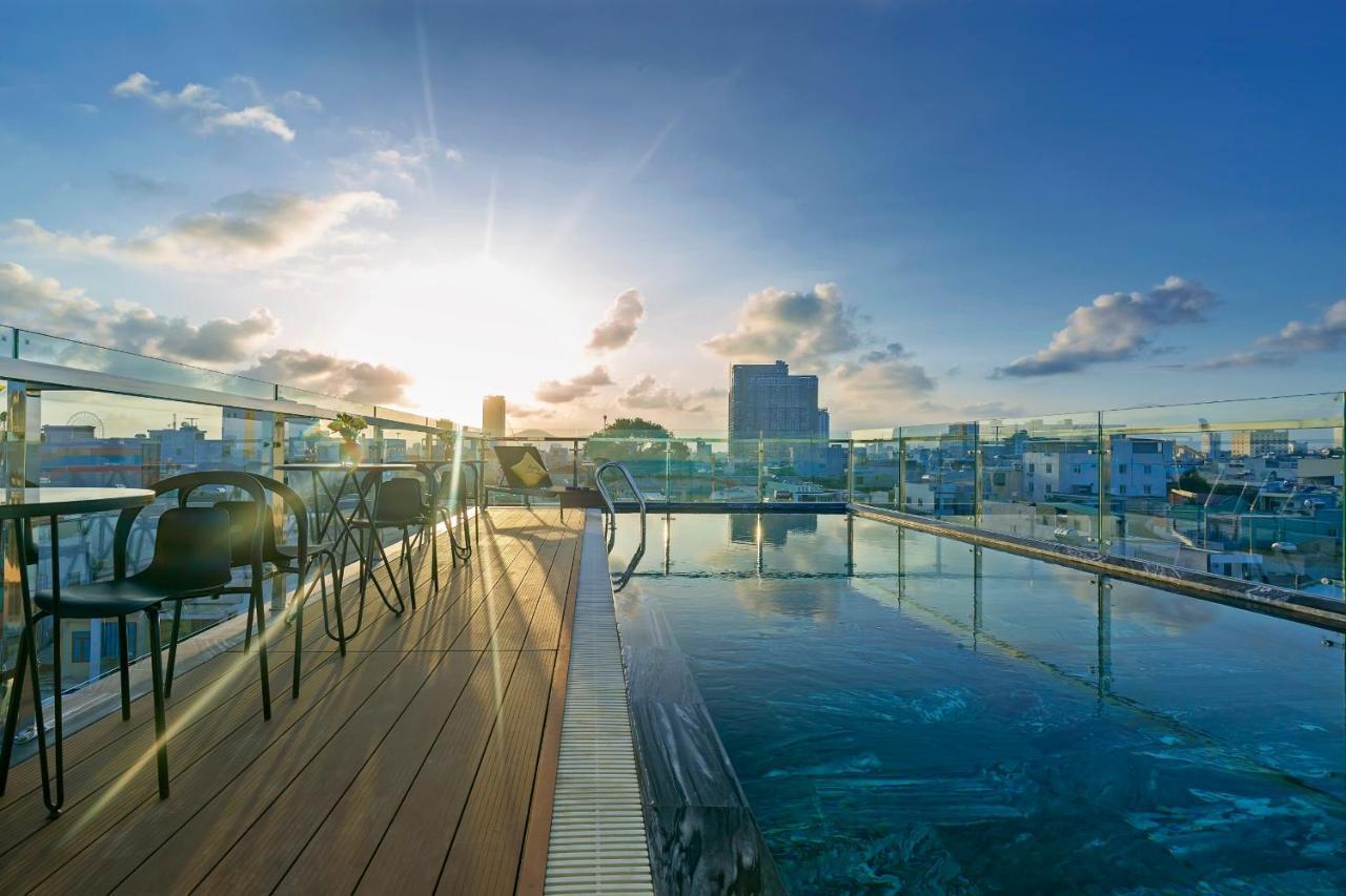 Lyn'S Hotel & Apartment Дананг Екстериор снимка